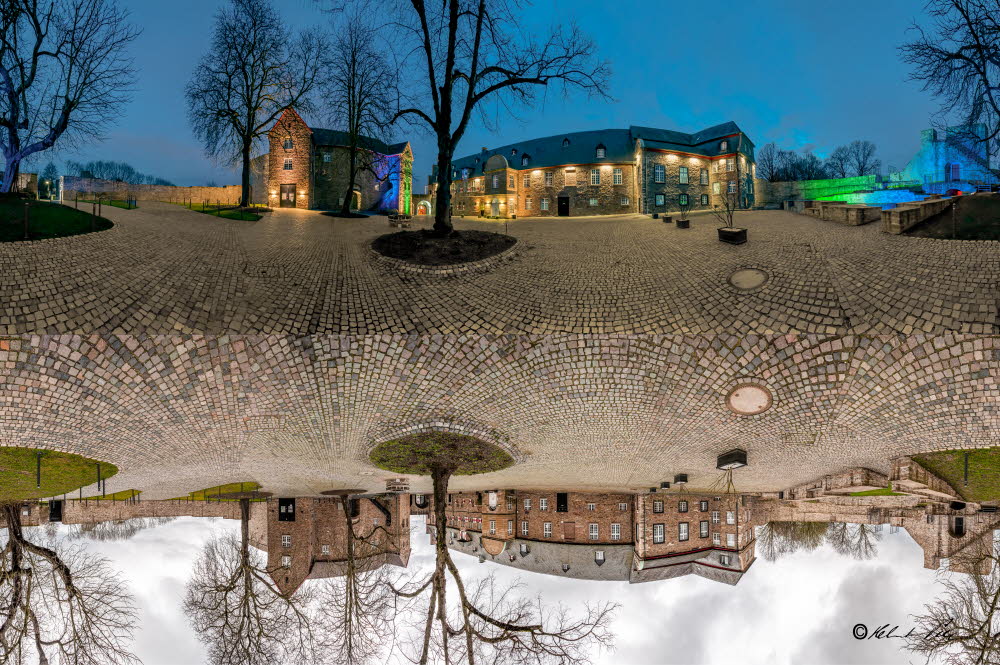 Schloss Broich bei Nacht und Tag